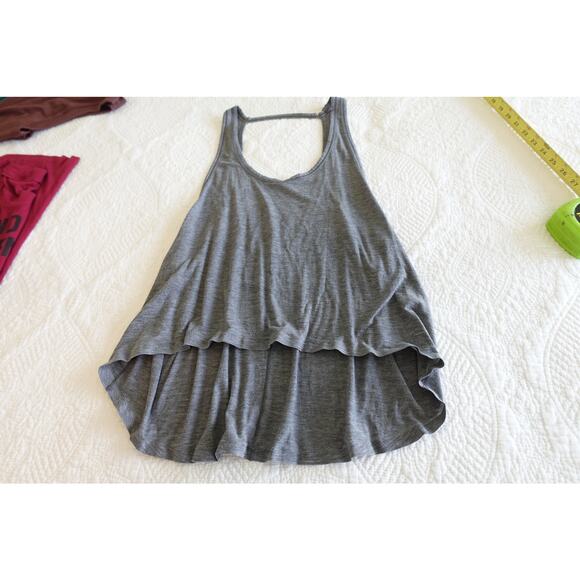 a set of 2 workout tanks - Picture 6 of 8